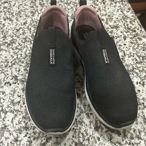 Sketchers Go Walk slip on shoes